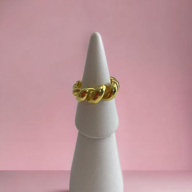 Ring ~ Twisted